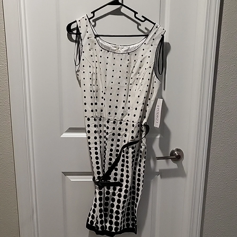 Studio I Elegant Black and White Ensemble - Picture 4 of 5